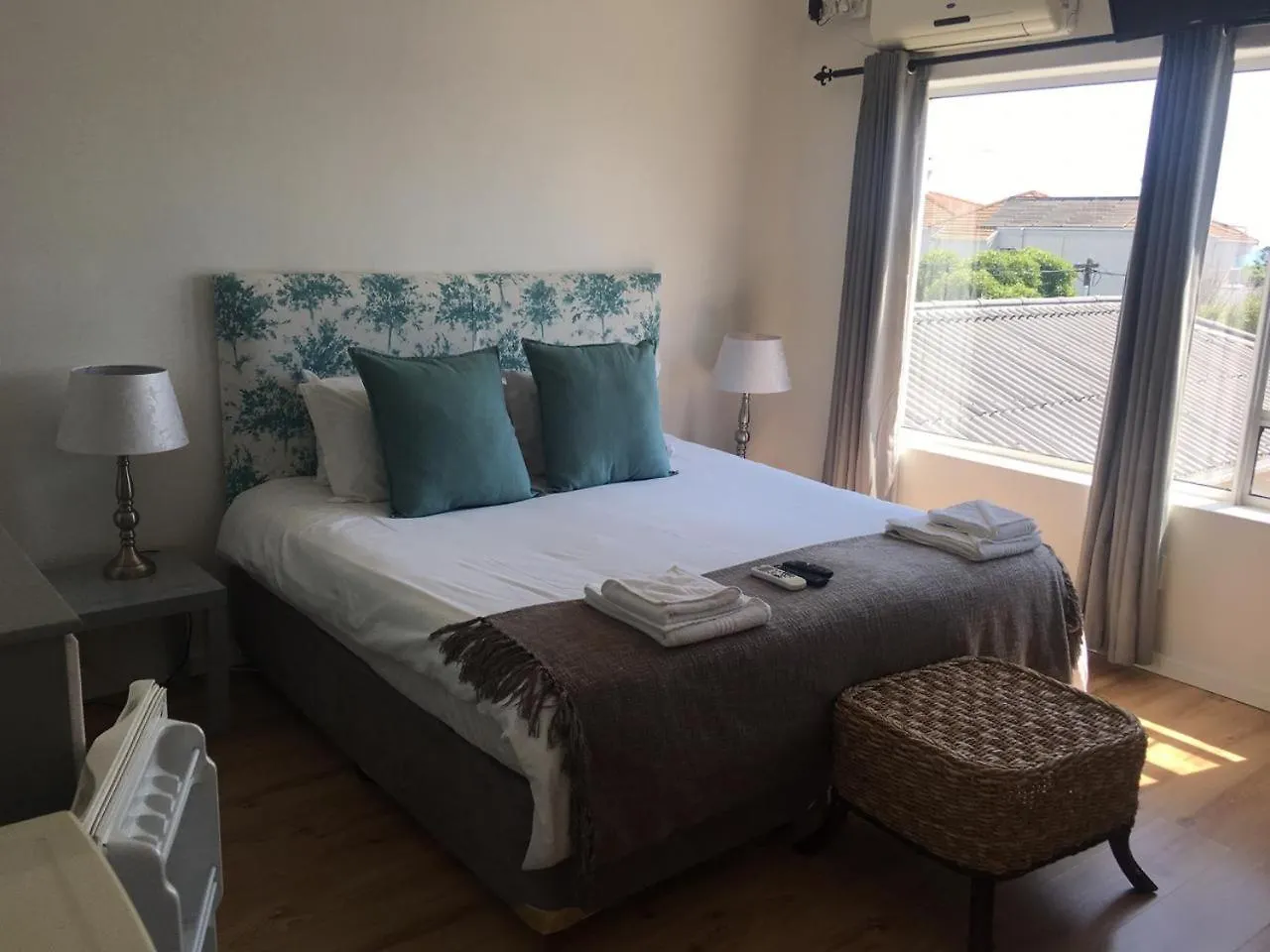 Melkbos On D'Beach Bloubergstrand Lodge