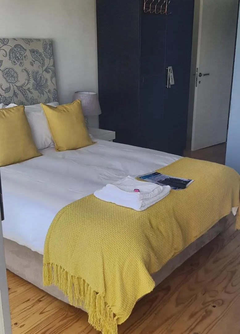 Melkbos On D'Beach Bloubergstrand Lodge